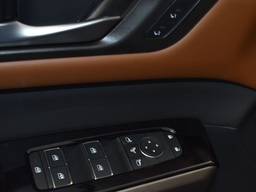 2025 Nissan Pathfinder Platinum photo 16