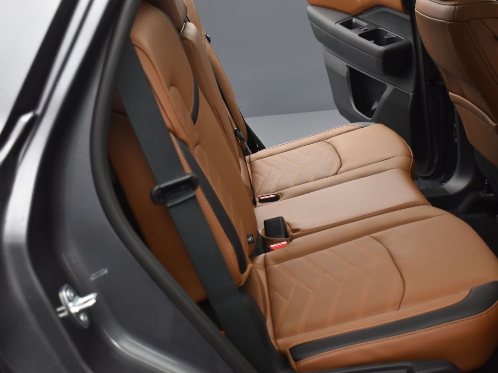 2025 Nissan Pathfinder Platinum photo 18
