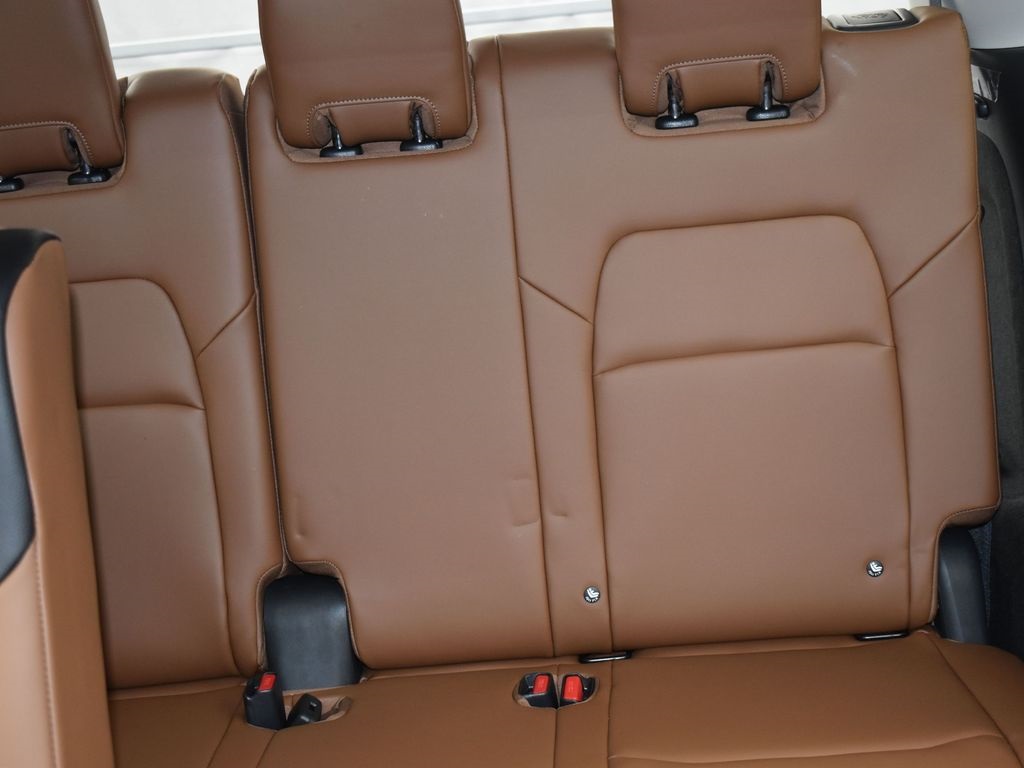 2025 Nissan Pathfinder Platinum photo 19