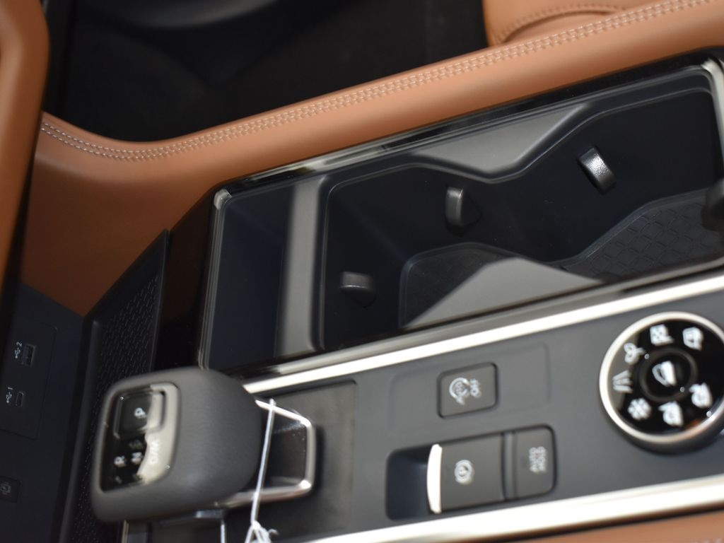 2025 Nissan Pathfinder Platinum photo 21