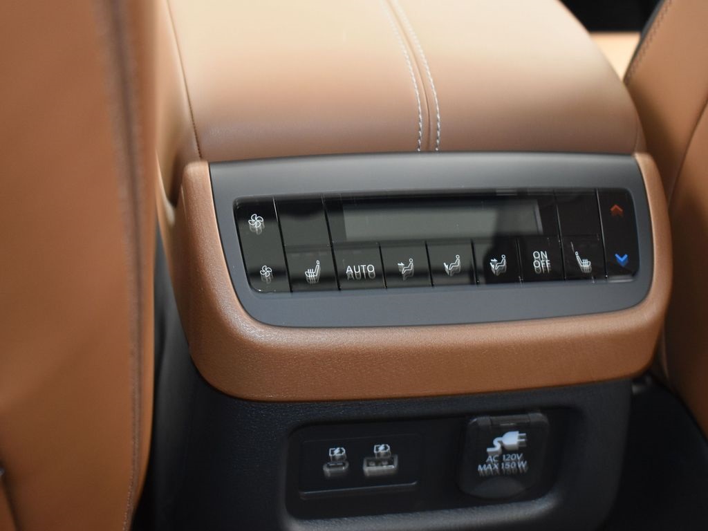 2025 Nissan Pathfinder Platinum photo 23
