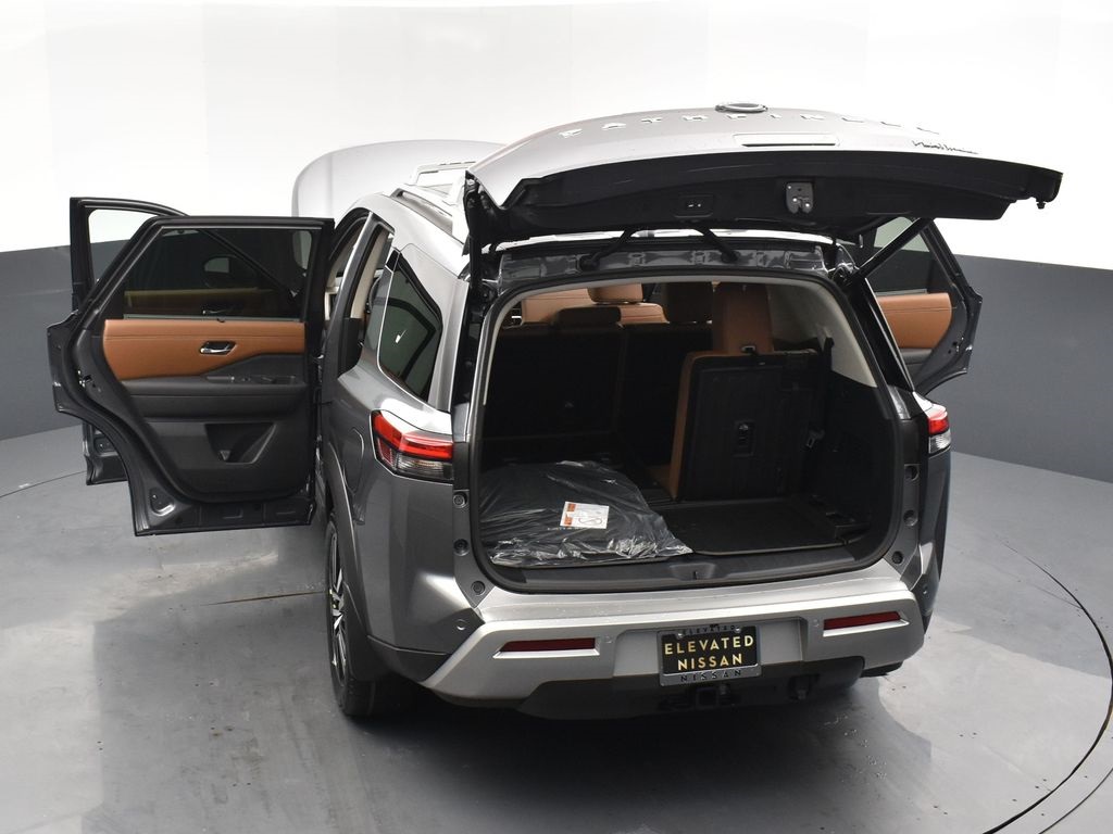 2025 Nissan Pathfinder Platinum photo 32