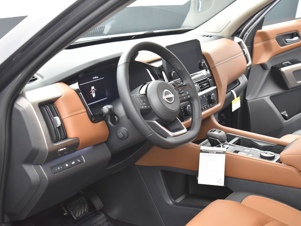 2025 Nissan Pathfinder Platinum photo 6