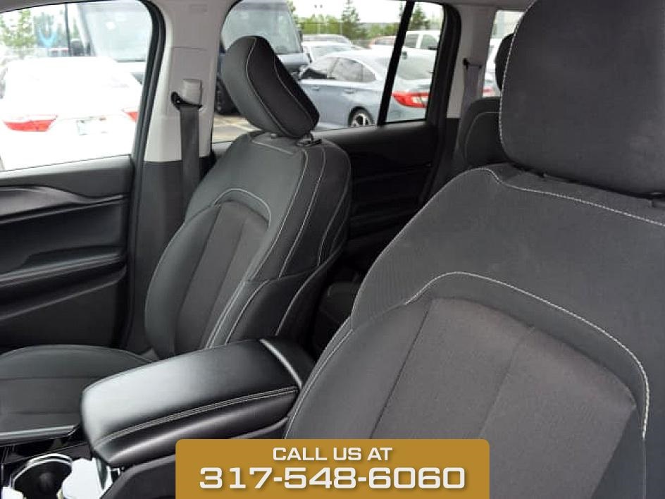 2023 Bright White Clearcoat Jeep Grand Cherokee Laredo 4X4 SUV