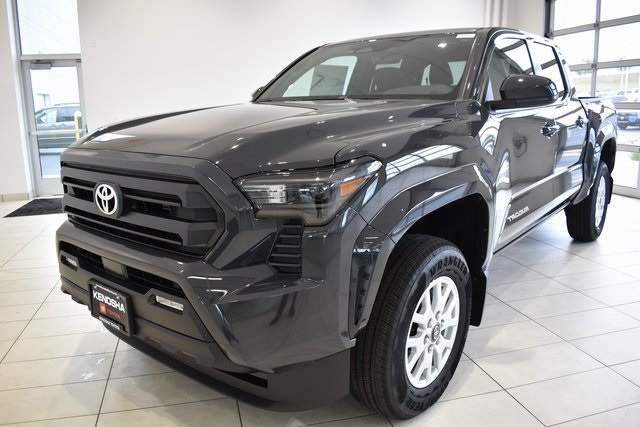 2025 Toyota Tacoma SR5 Double Cab photo 2
