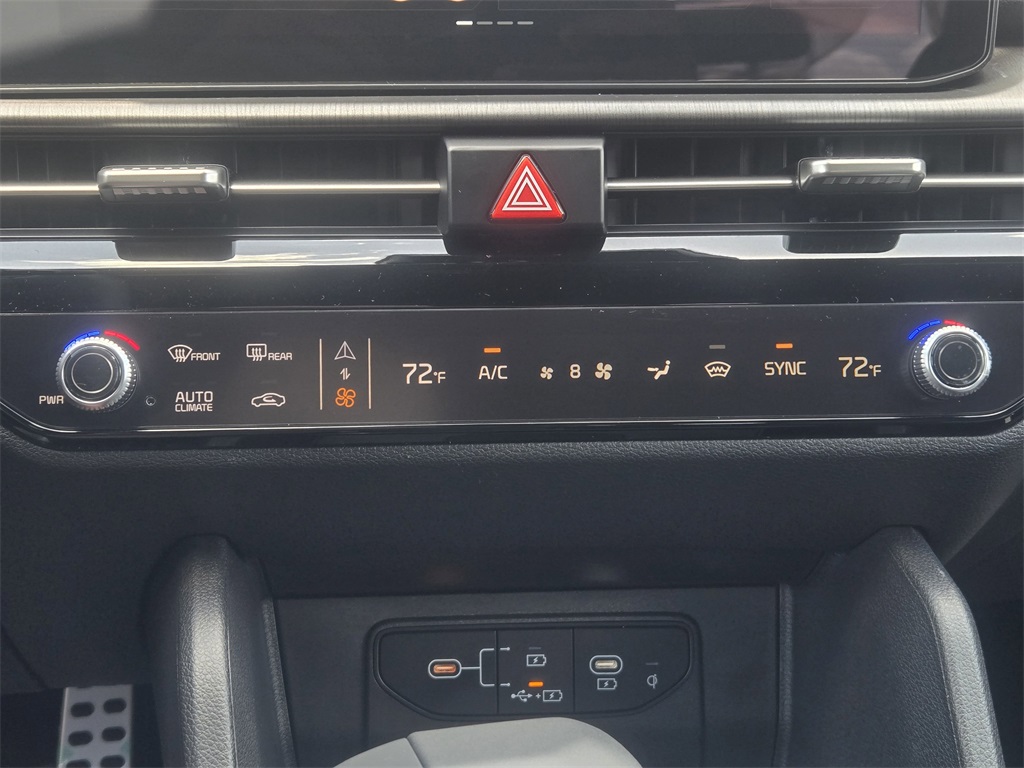 2026 Kia Sportage X-Pro Prestige photo 13