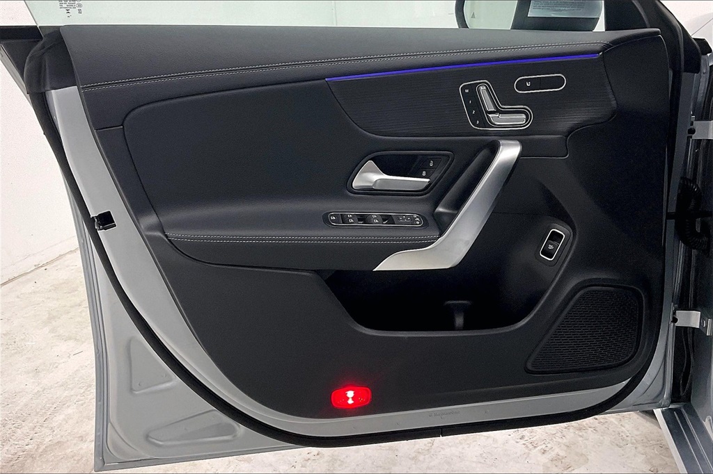 2025 Mercedes Benz CLA 250 photo 10