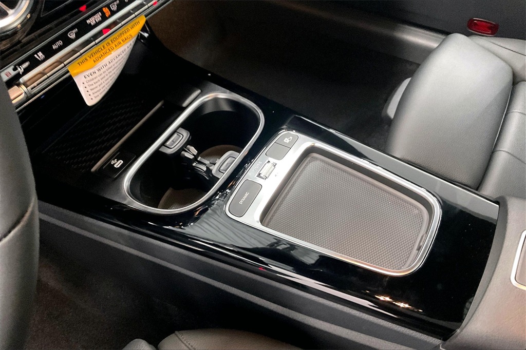 2025 Mercedes Benz CLA 250 photo 7