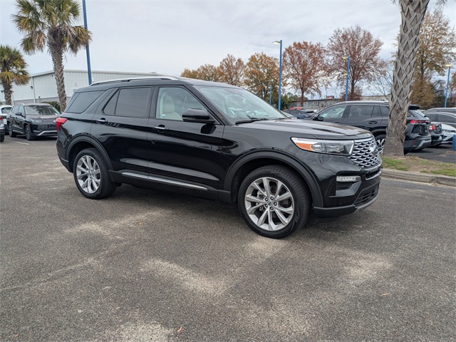 2023 Ford Explorer Platinum's photo