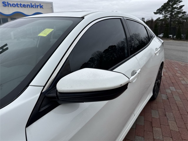 2019 Honda Civic Hatchback EX's photo