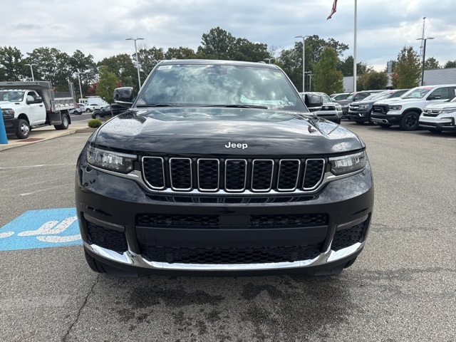 2025 Jeep Grand Cherokee Limited photo 3