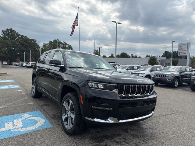 2025 Jeep Grand Cherokee Limited photo 4