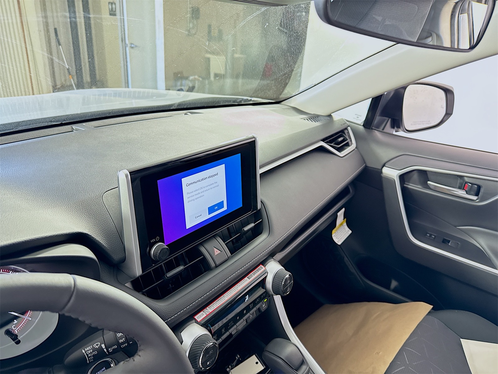 2025 Toyota RAV4 XLE photo 4