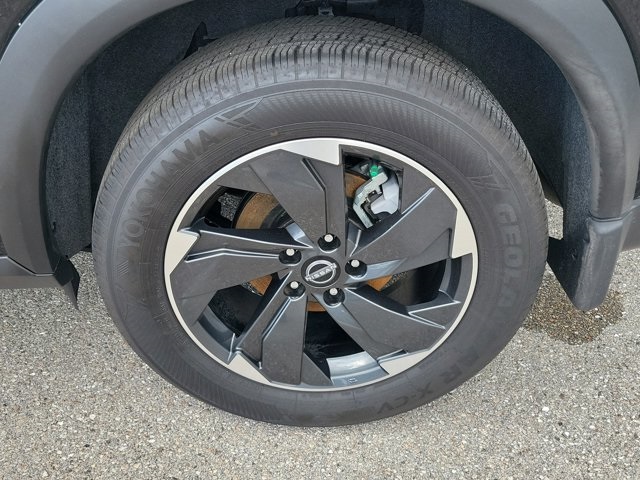 2024 Super Black Nissan Rogue SV AWD SUV