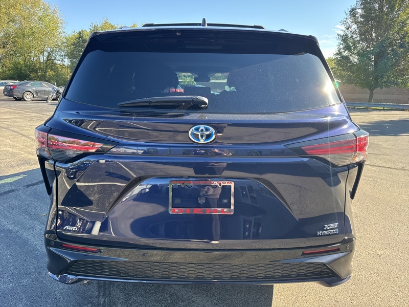 2022 Toyota Sienna XSE photo 3