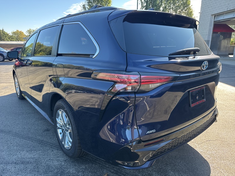 2022 Toyota Sienna XSE photo 4