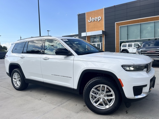 2025 Jeep Grand Cherokee L Laredo's photo