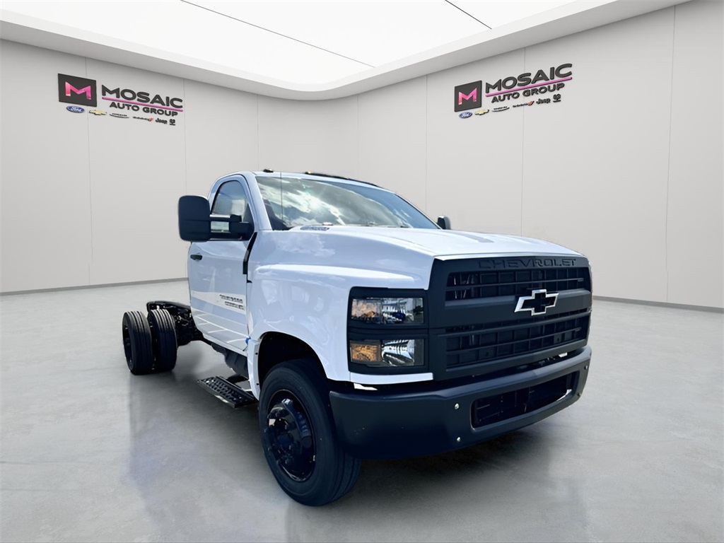 New 2024 Chevrolet Silverado 6500HD 1WT Trucks