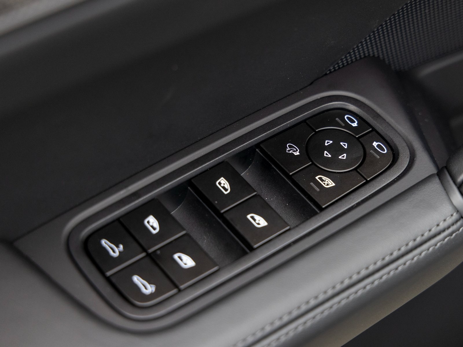 2025 Porsche Cayenne GTS Coupe photo 19