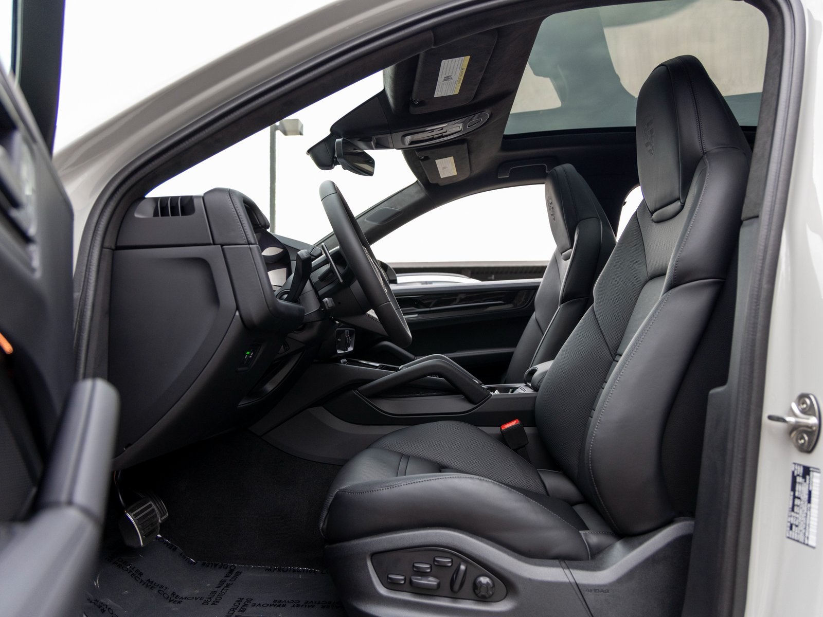 2025 Porsche Cayenne GTS Coupe photo 21