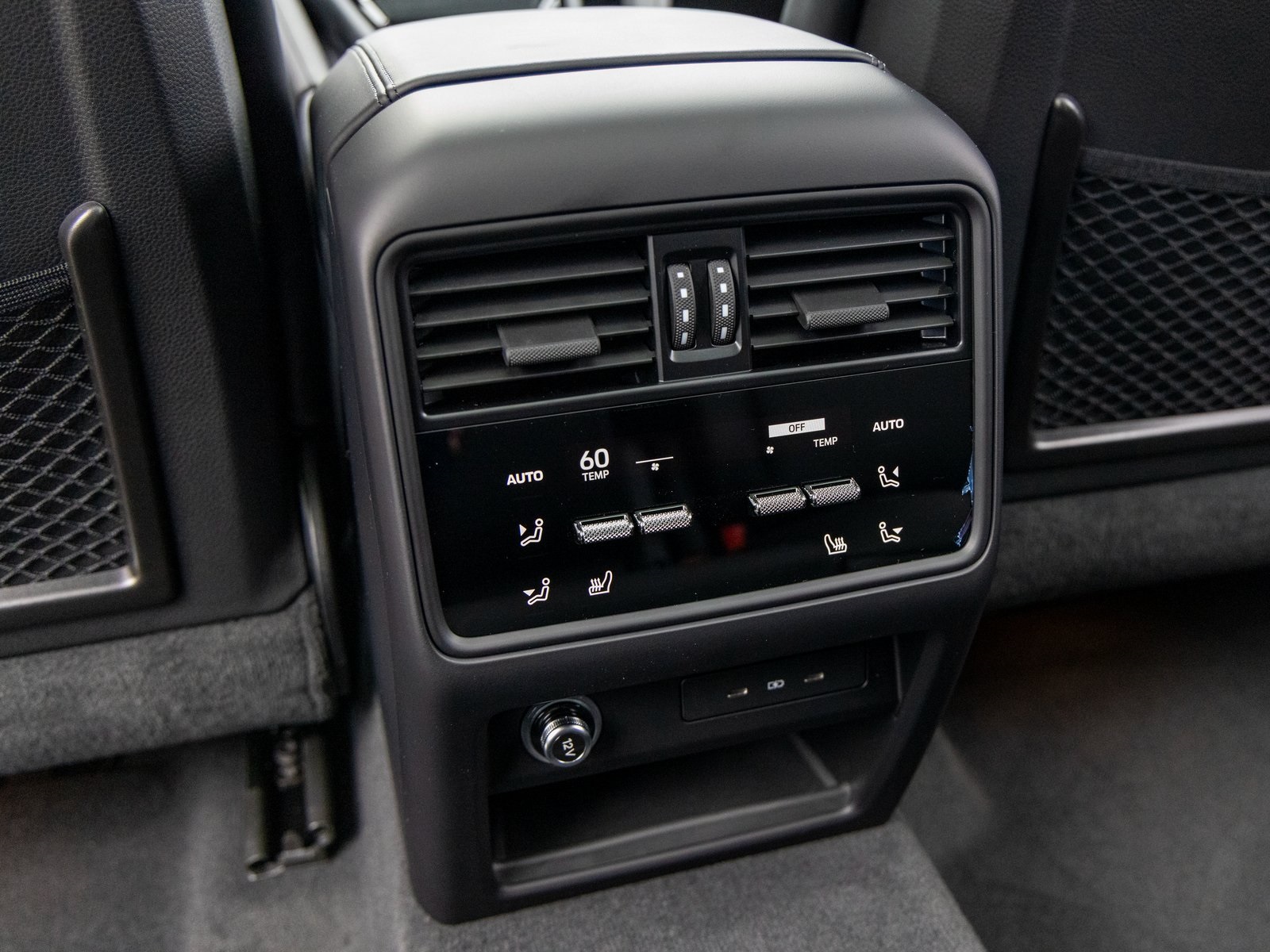 2025 Porsche Cayenne GTS Coupe photo 34