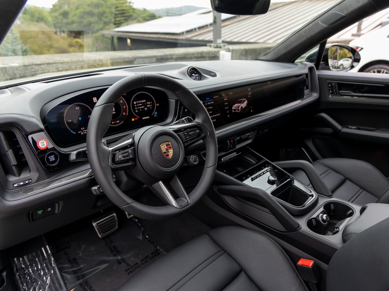 2025 Porsche Cayenne GTS Coupe photo 3