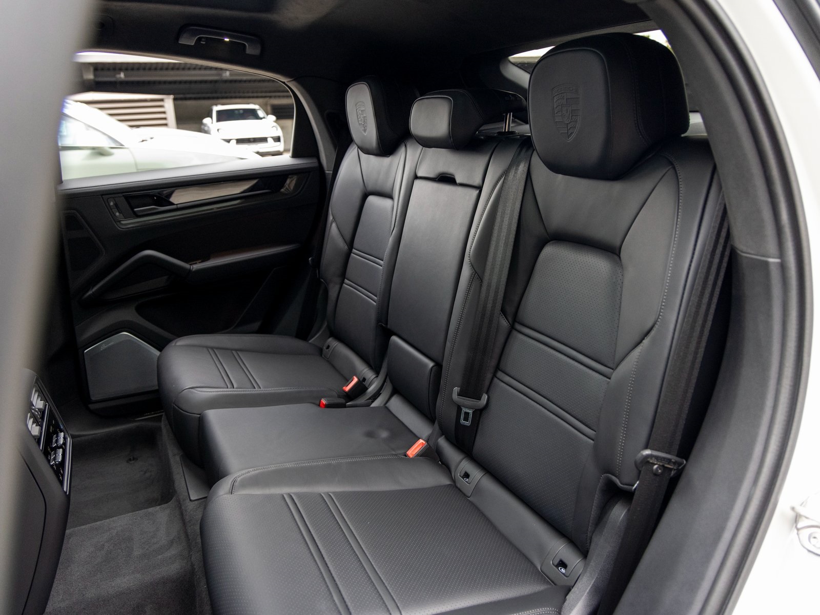 2025 Porsche Cayenne GTS Coupe photo 37