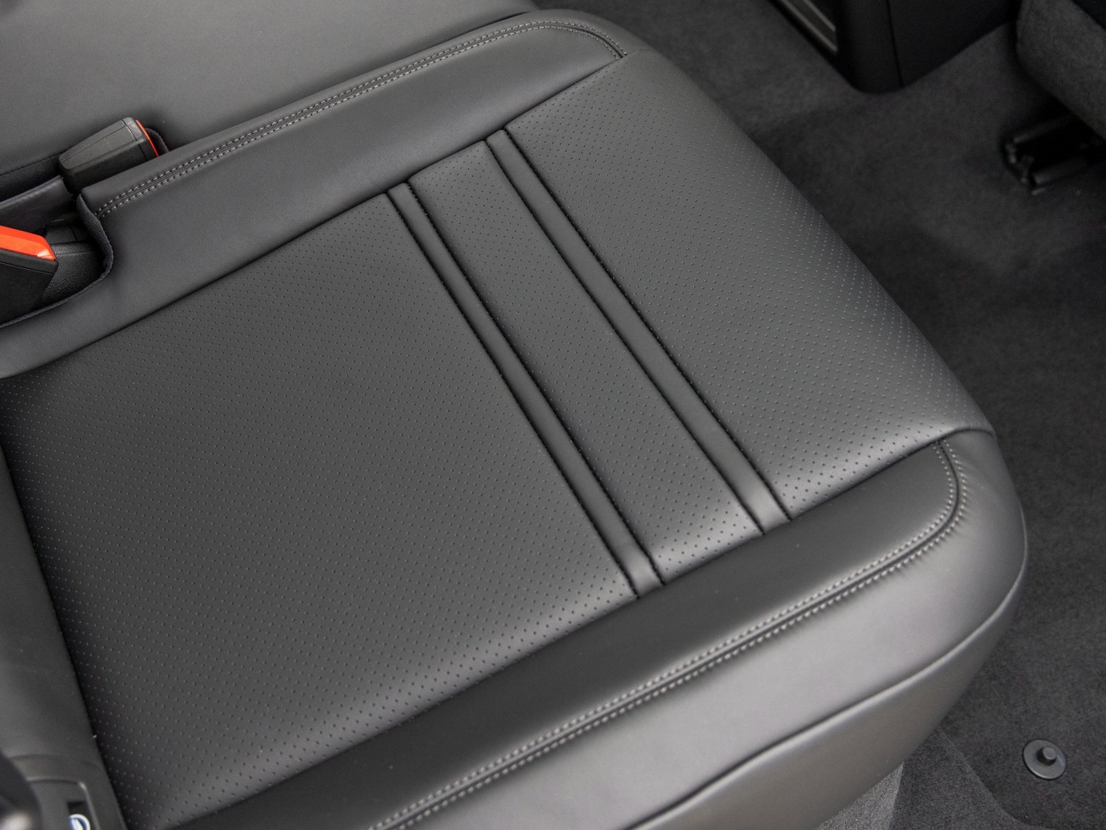 2025 Porsche Cayenne GTS Coupe photo 40