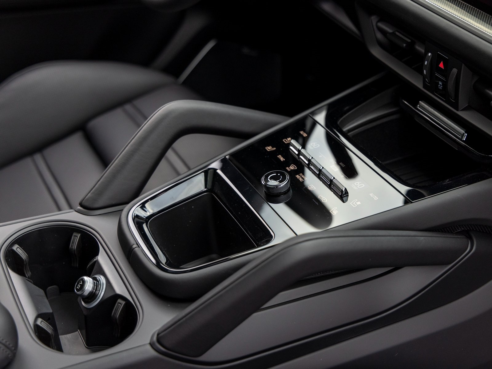 2025 Porsche Cayenne GTS Coupe photo 45