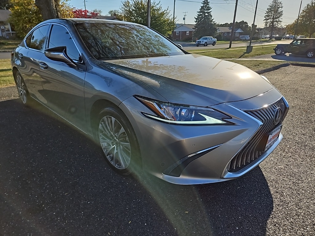 2021 Lexus ES 350's photo