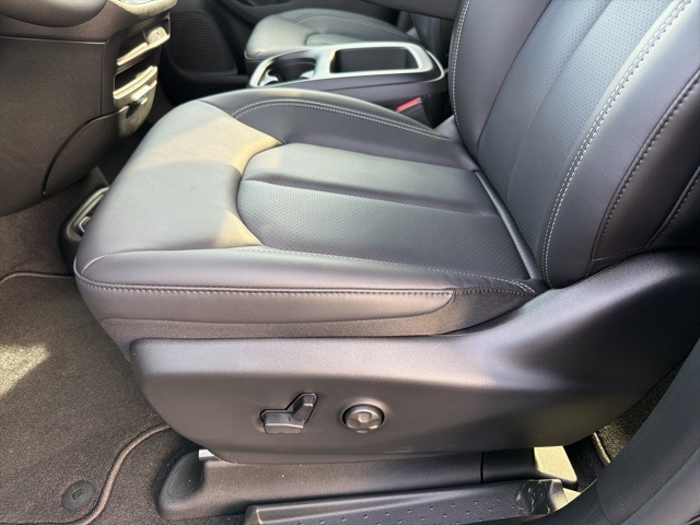 2026 Chrysler Pacifica photo 8