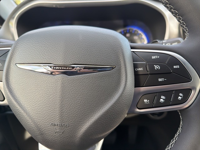 2026 Chrysler Pacifica photo 16