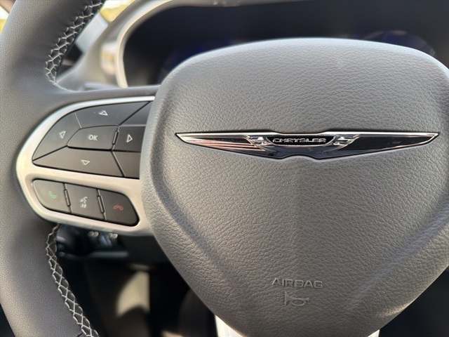 2026 Chrysler Pacifica photo 17