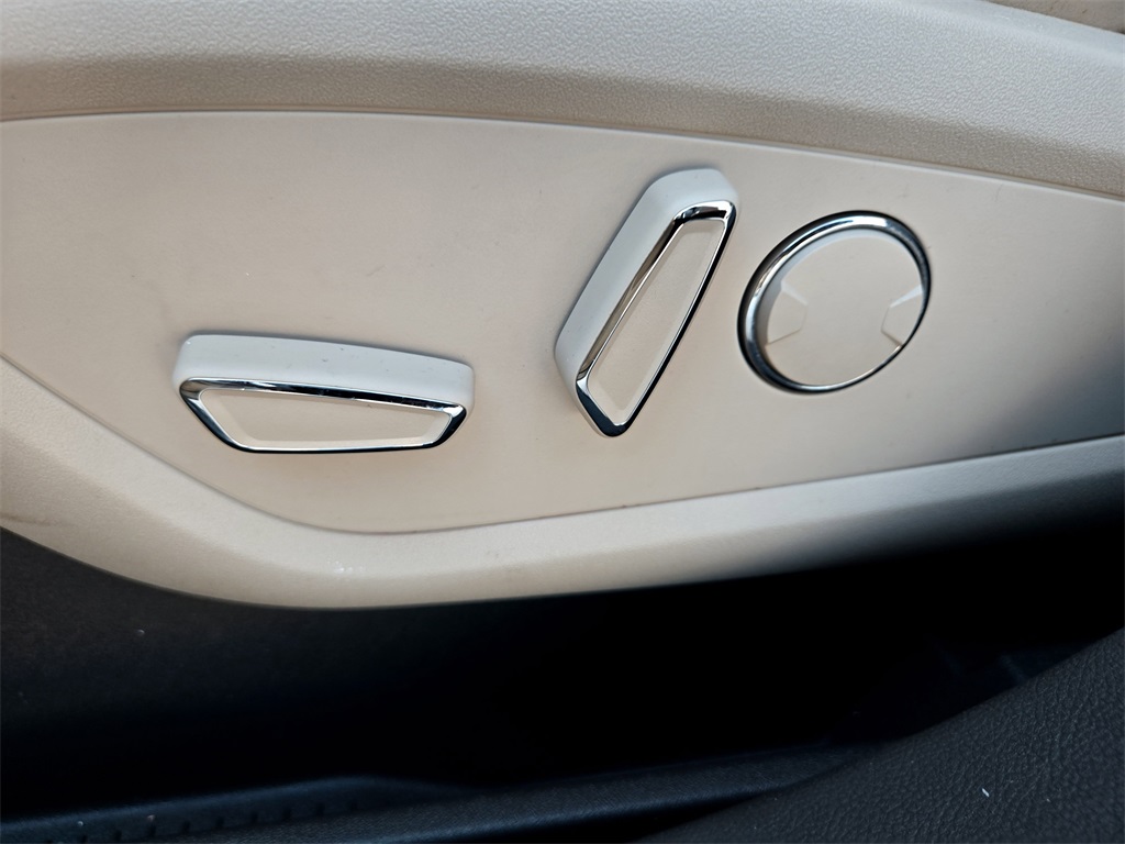2016 Lincoln MKX Reserve photo 27