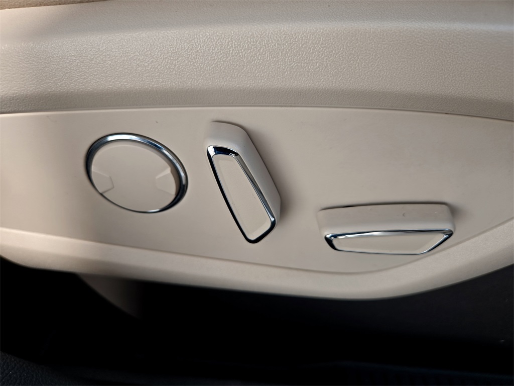 2016 Lincoln MKX Reserve photo 29