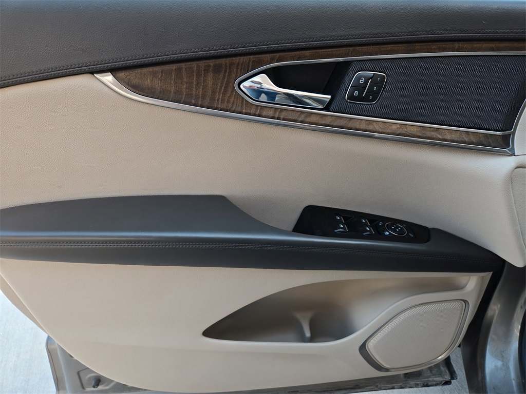 2016 Lincoln MKX Reserve photo 32