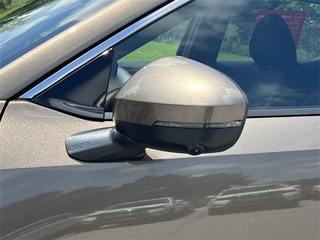 2025 Canyon Bronze Metallic Nissan Kicks SR FWD SUV