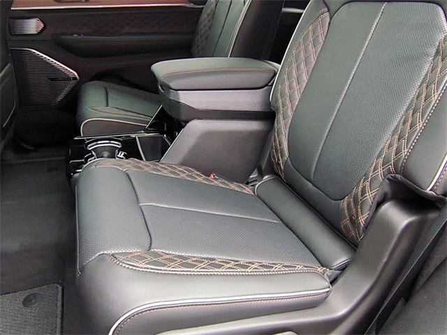 new 2025 Jeep Grand Cherokee L car