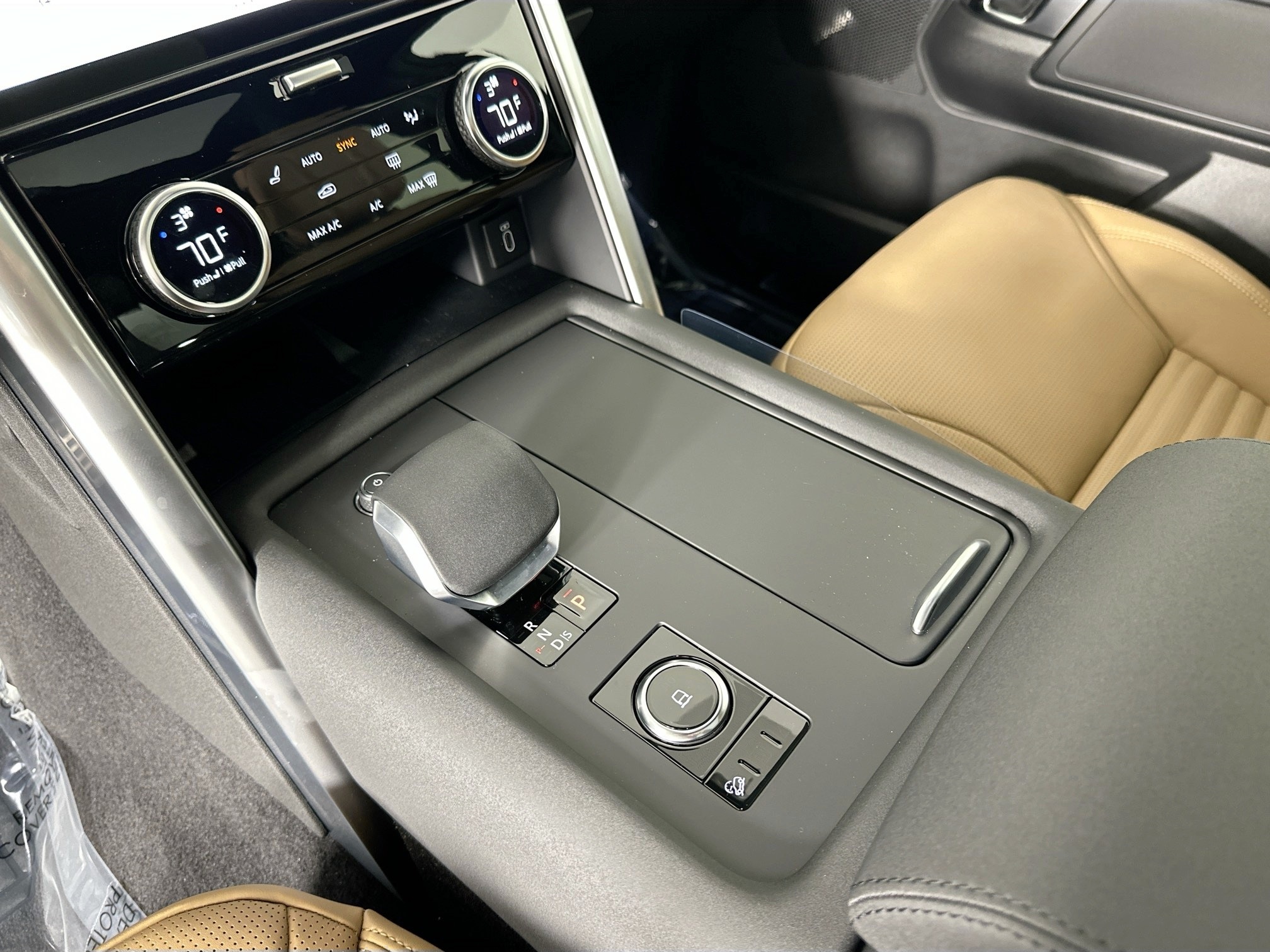 new 2026 Land Rover Discovery car, priced at $70,281