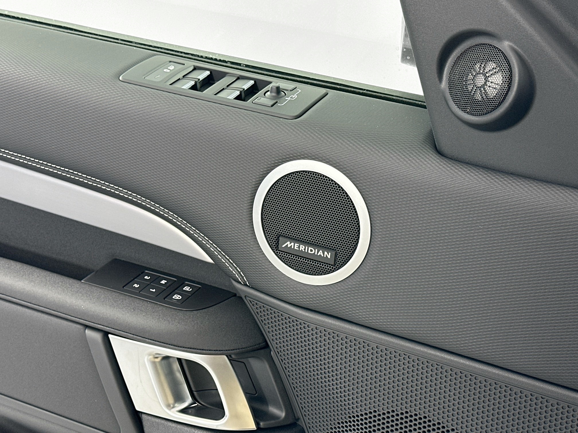 new 2026 Land Rover Discovery car, priced at $70,281