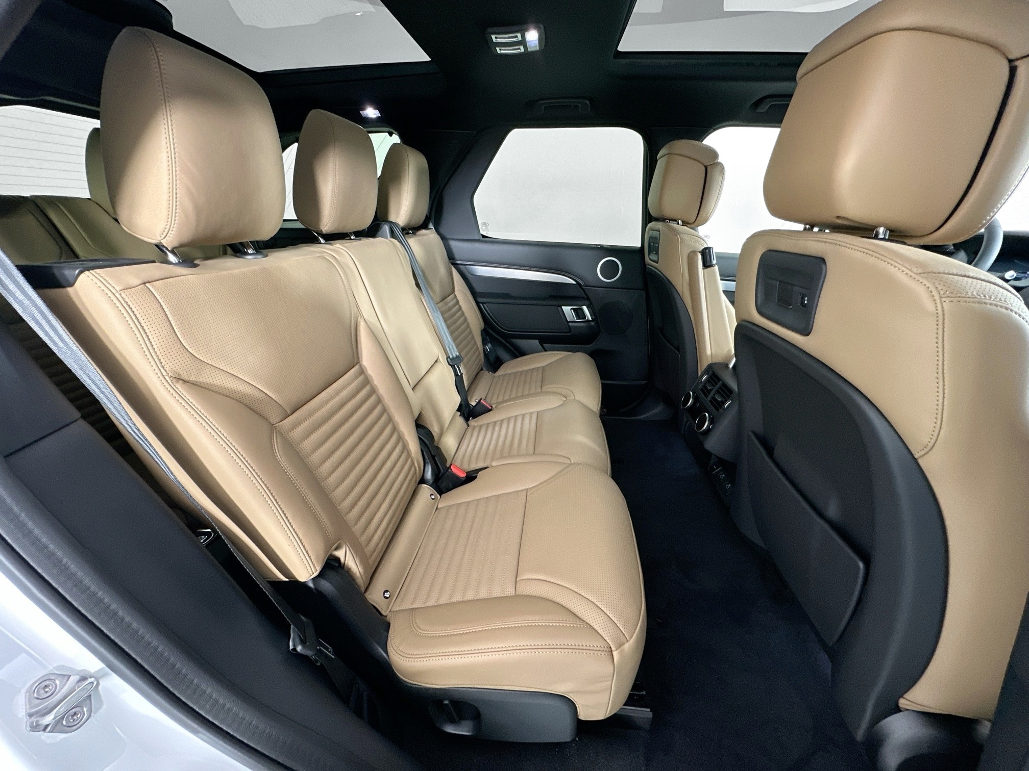new 2026 Land Rover Discovery car, priced at $70,281