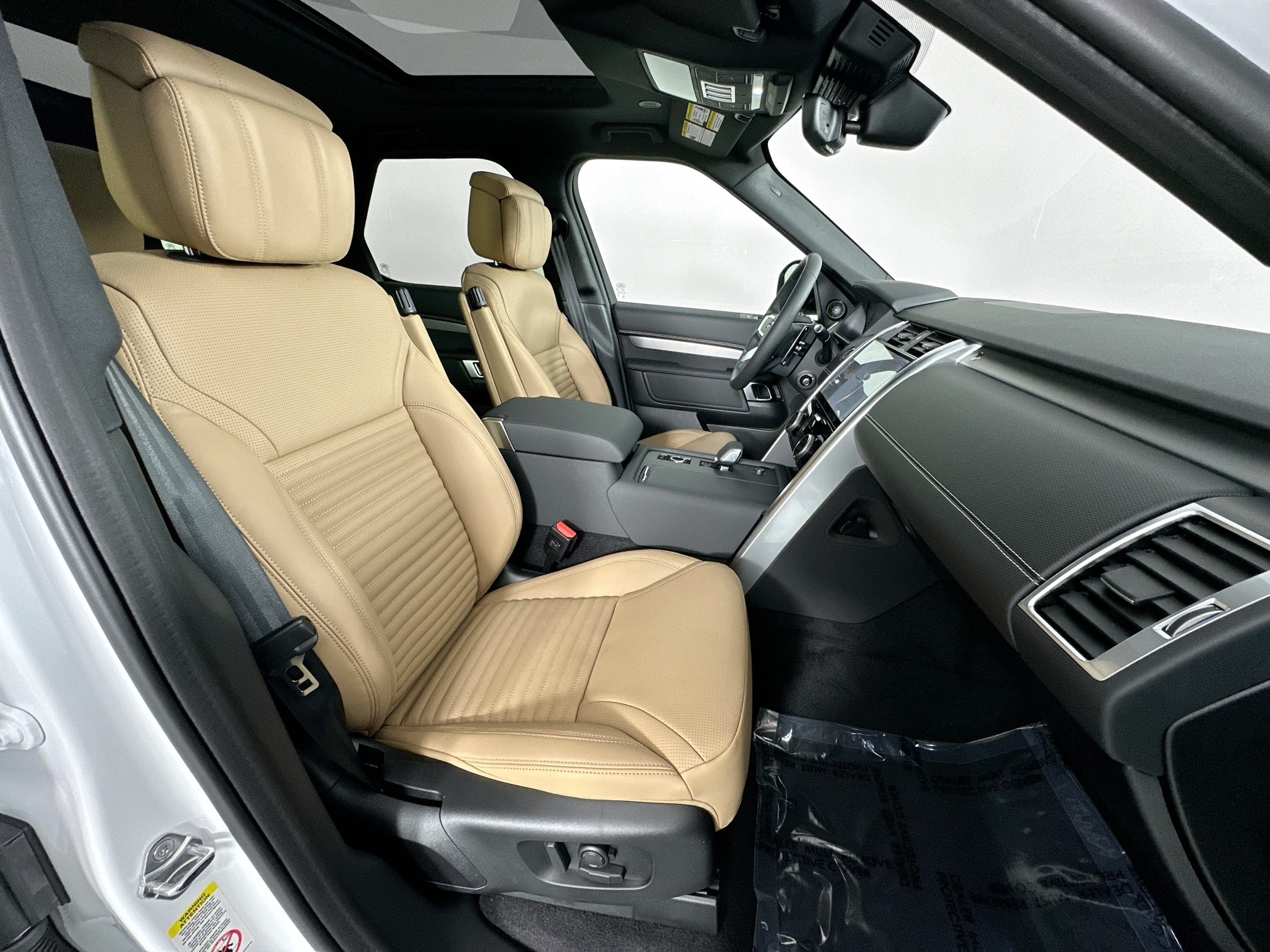 new 2026 Land Rover Discovery car, priced at $70,281