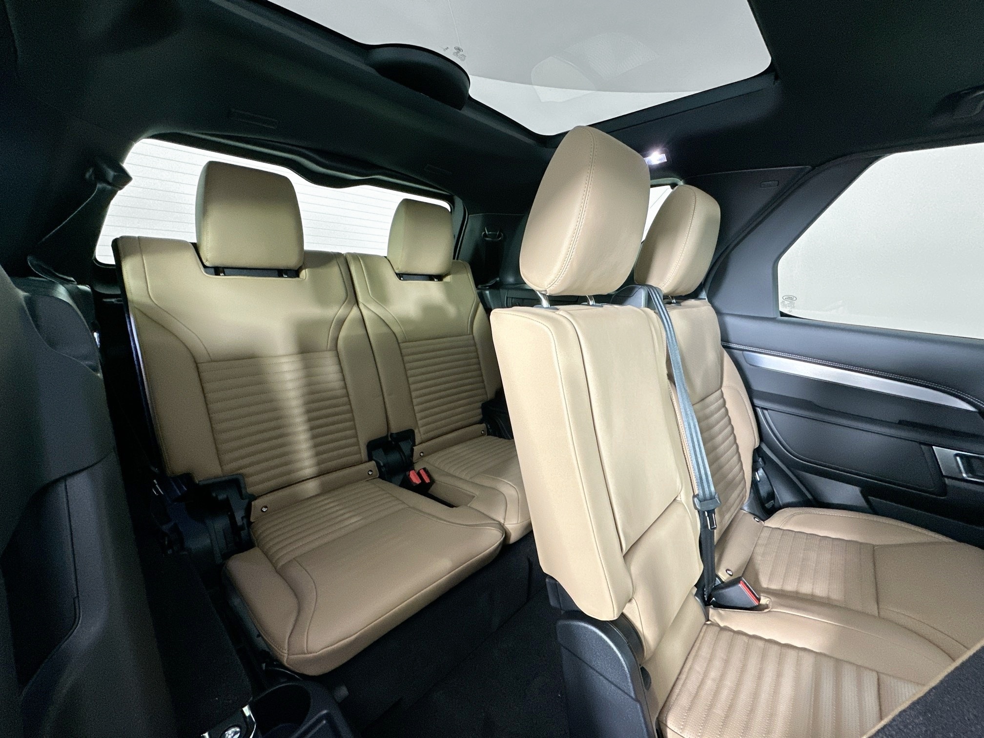 new 2026 Land Rover Discovery car, priced at $70,281