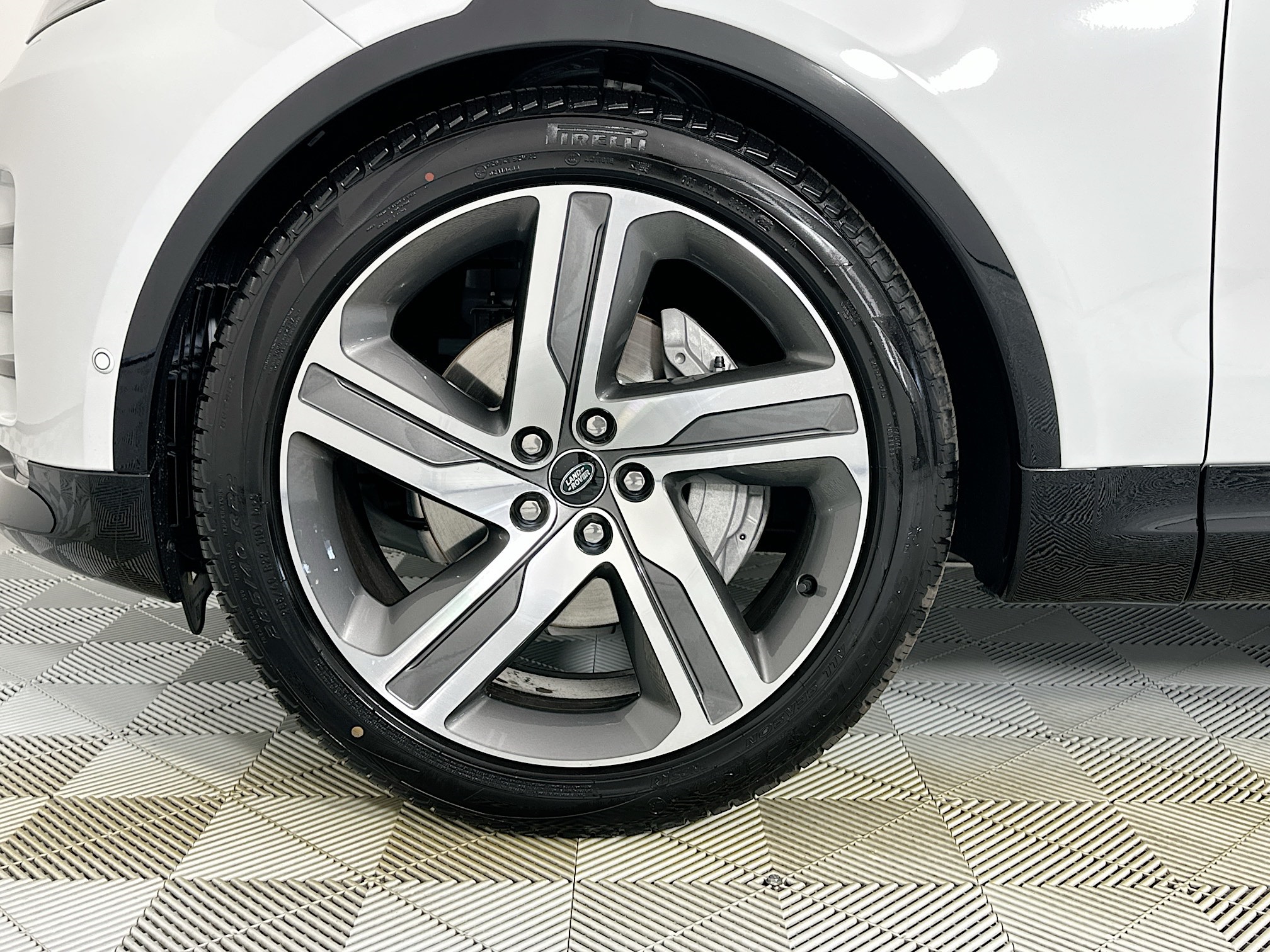 new 2026 Land Rover Discovery car, priced at $70,281