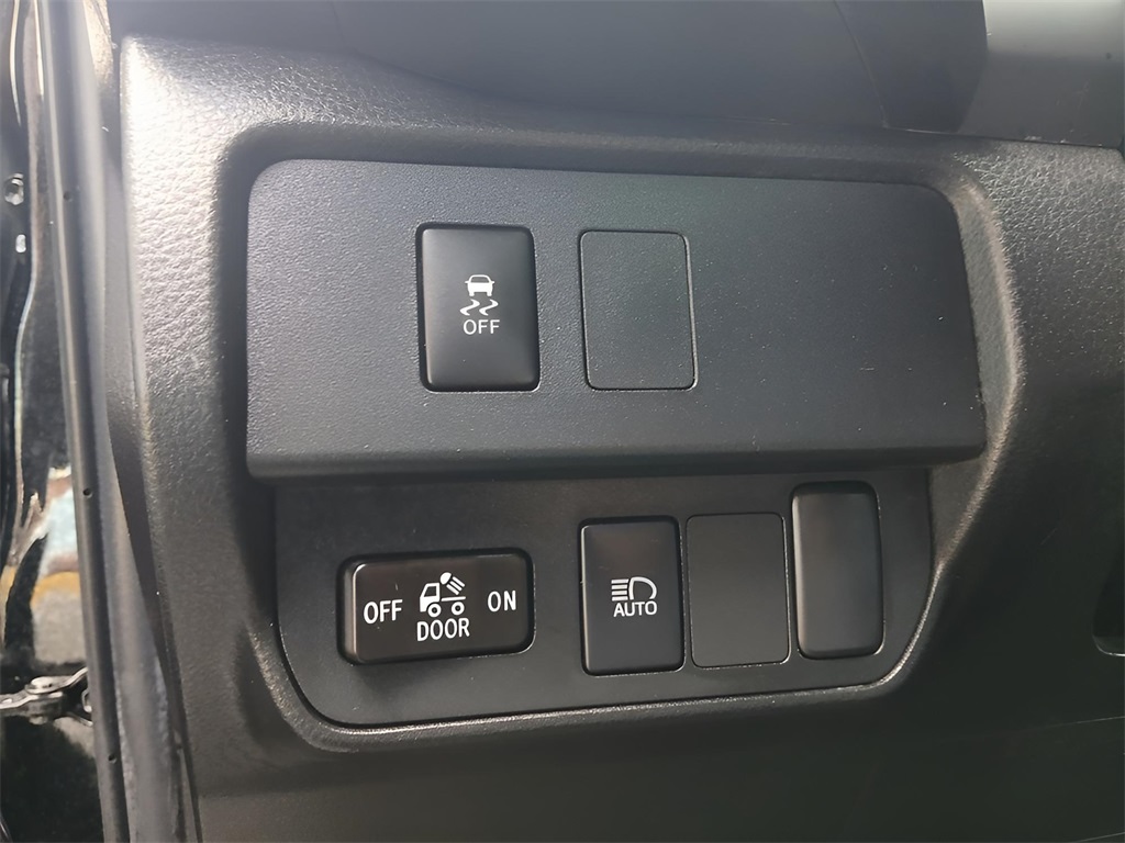 2023 Toyota Tacoma SR V6 photo 2