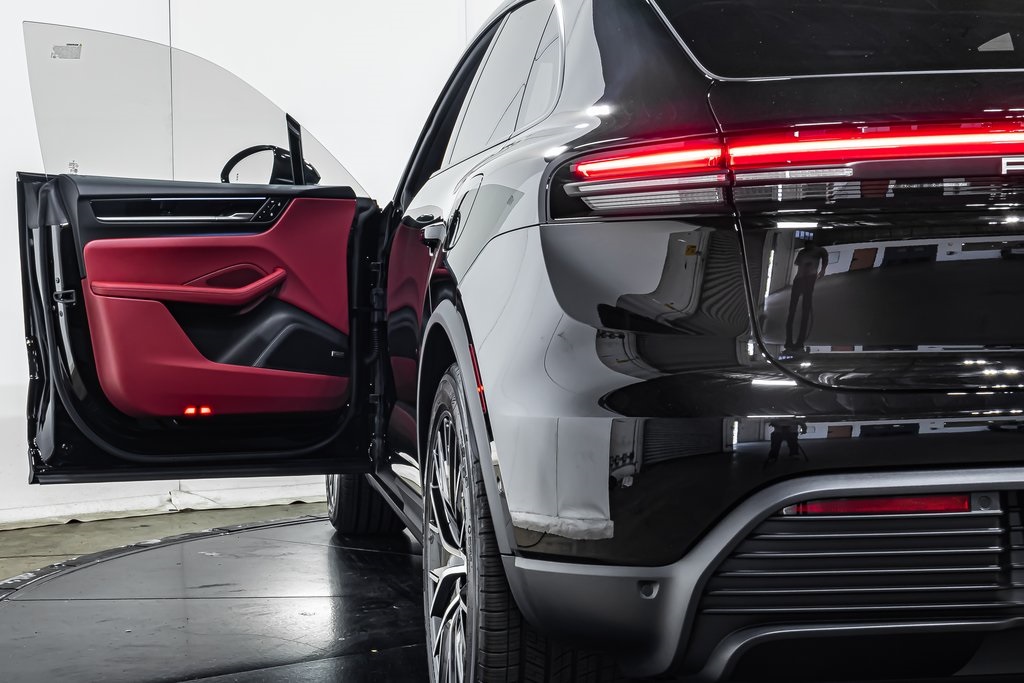 Macan Electric