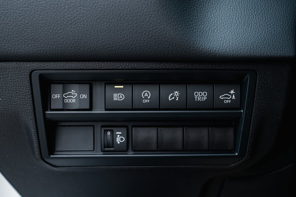 2025 Toyota Tundra Limited CrewMax photo 14