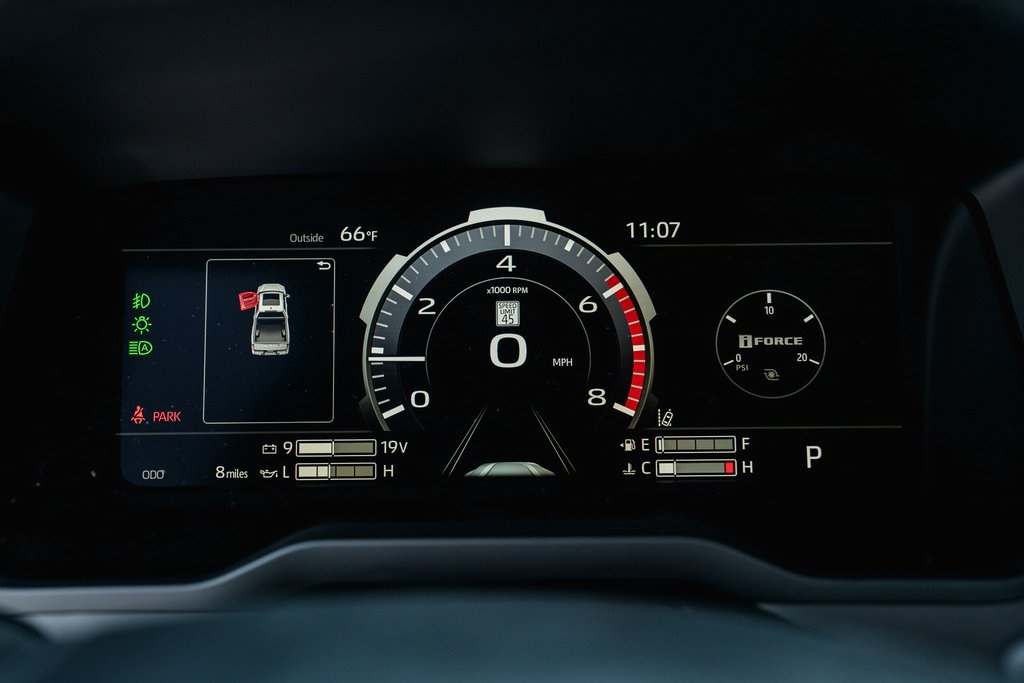 2025 Toyota Tundra Limited CrewMax photo 15