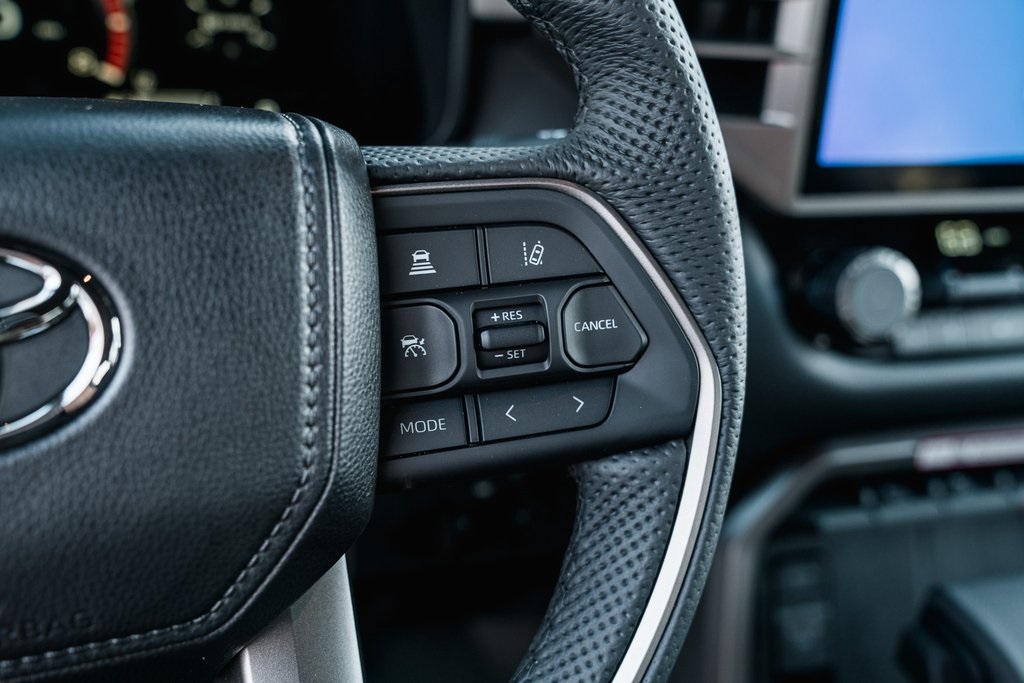2025 Toyota Tundra Limited CrewMax photo 17