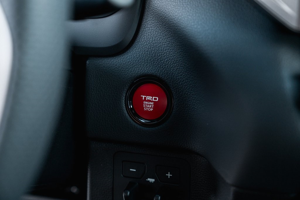 2025 Toyota Tundra Limited CrewMax photo 18